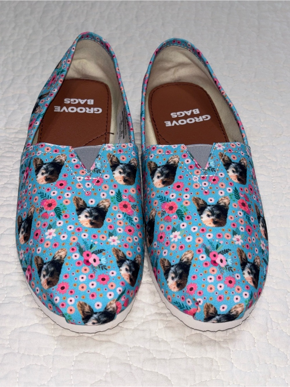 Groove  Bags Women’s Blue Floral & Yorkie Slip-On Shoes - New